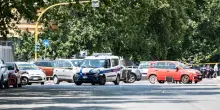 Incidente a Roma, scontro tra minivan e scooter sul lungotevere Flaminio: morta ragazza di 22 anni