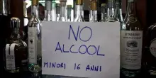 Alcol a fiumi alla festa di fine anno del liceo: 15enne in coma etilico, ritrovati gin e vodka