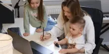 Bonus mamme lavoratrici, aumentano i fondi: a chi spetta, quanto vale e quando viene erogato