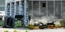 Roma, l'Eur si trasforma in un set: va in scena il nuovo film di Ridley Scott, auto in fiamme e un elicottero tra i palazzi