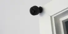 Telecamere di casa hackerate per vendere i video intimi sul web, condannati 5 esperti informatici. «Migliaia di vittime non sanno di essere state spiate»