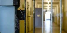 Atti sessuali con detenuto minorenne: agente della penitenziaria di Nisida arrestato