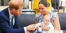 Royal Baby Gate: Harry pretende i titoli di "Altezze Reali" per i figli Archie e Lilibet, la Corona dice no (e blocca i passaporti)