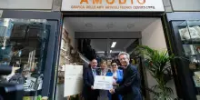 Centro storico di Napoli blindato, addio a bar e friggitorie: spazio a librai e artigiani