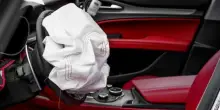 Airbag esplode e uccide una mamma di 37 anni: il malfunzionamento e il maxi richiamo