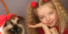 Isabel Zanichelli morta annegata a 7 anni mentre era al mare con la famiglia: i genitori patteggiano. La bandiera rossa e le onde di mezzo metro