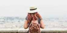 Vacanze 2025, le migliori destinazioni per viaggiare da soli (in sicurezza): costi, consigli e cose da fare