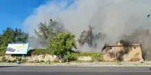 Incendio al Centro Direzionale, fiamme vicino mercato ortofrutticolo: nube di fumo su tutta la zona