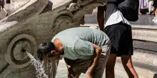 Caldo, domenica da incubo: bollino rosso in 21 città con temperature fino a 40 gradi. Il Ministero della Salute: «Pericolo ondate di calore»