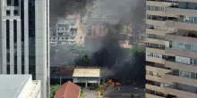 Napoli, rabbia e paura per i roghi al Centro Direzionale: class action contro Comune
