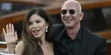 Jeff Bezos e il regalo di nozze alla sposa: una collana di diamanti da 5 milioni di dollari con orecchini abbinati