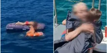 Al largo con il materassino, nonna e nipotino salvati dalla Guardia Costiera a Castellammare