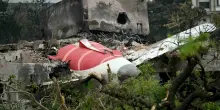Air India, l'indagine punta (anche) al sabotaggio. «Un guasto simultaneo ai due motori non è mai accaduto»