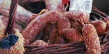 Salmonella, ritirati lotti contaminati di salami e salsicce: l'allerta del Ministero della Salute