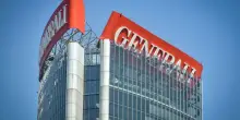 Insegna Generali collassata sulla Torre Hadid, riaperta la metropolitana. Cosa è successo? «Cedimento di una struttura reticolare»