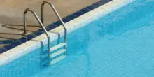 Bimbo di 2 anni morto annegato, il piccolo Tommaso non ce l'ha fatta: era stato trovato sul fondo della piscina dai genitori