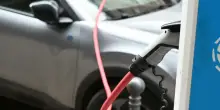 ?Auto elettriche, da inizio 2025 in Italia crescita sostanziosa: +29,7%. La quota mercato sale al 5,2%