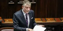Premio Strega, il ministro Giuli non va alla finale. «Io escluso, non ci sarò. Non mi hanno neanche spedito i libri»