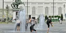 Caldo, in cassa integrazione se si superano i 35 gradi: le linee guida dell'Inps. Stop ai bonus per i Rider di Glovo
