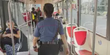 Roma, ragazzo libico pestato sul bus: «Ti uccido, so dove abiti». Nel branco il cugino di "Baficchio", il boss ucciso a Ostia