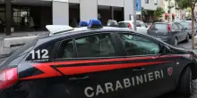 San Cipriano d'Aversa, il padre picchia nuovamente la madre: la figlia fa un video e lo fa arrestare