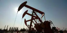 Petrolio, risale la produzione. Opec+: 550mila barili al giorno