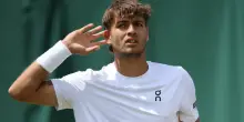 Impresa di Cobolli, sconfigge Cilic in 4 set (4-6, 4-6, 7-6, 6-7) e raggiunge per la prima volta i quarti di finale di uno Slam