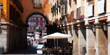 Appartamenti in affitto ai turisti chiusi per «violazioni del diritto all'intimità»: la denuncia della famiglia, lo stalking e il risarcimento