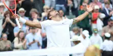 Cobolli ai quarti a Wimbledon: l'azzurro batte Cilic in quattro set: best ranking e prima volta ai quarti di finale di uno Slam. Ora Djokovic