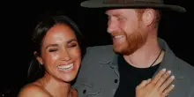 «Harry e Meghan licenziano altri dipendenti: devono risparmiare per pagare il mutuo, gli costa 250mila euro ogni anno»