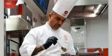 Paolo Cappuccio, polemica per l'annuncio di lavoro dello chef: «No a comunisti e a chi ha problemi di orientamento sessuale»