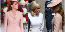 Kate Middleton regina di stile, mette in ombra e fa impallidire Brigitte Macron: la principessa in Dior, la première dame in Louis Vuitton