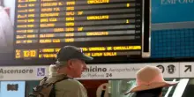 Sciopero aerei 10 luglio, disagi in tutta Italia: quanto dura, voli a rischio, orari garantiti e diritti dei passeggeri