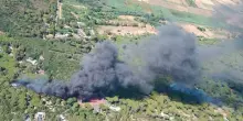 Incendio in un campeggio a Castiglione della Pescaia: evacuate 600 persone. «Esplose alcune bombole del gas»