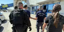 Francis Kaufmann dà in escandescenza a Ciampino: «Sono stato picchiato dagli agenti, vi denuncio tutti»