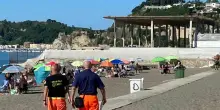Uomo muore dopo un tuffo in mare: «Ha avuto un malore»