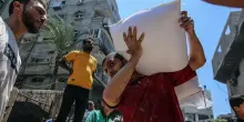 Gaza, gli spari sugli aiuti: Israele ora ammette le colpe. Quasi 800 persone uccise mentre erano in fila