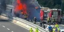 Inferno in A14: feriti e chilometri di coda tra Val Vibrata e Giulianova. La protezione civile distribuisce acqua alle persone sotto il sole