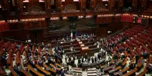 Onorevoli morosi, non pagano le quote e mandano in rosso i bilanci dei partiti. Le cifre da Pd, Forza Italia e gli altri