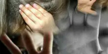 Adesca su Instagram una ragazzina di 13 anni e la violenta: arrestato un 25enne, attivato il Codice Rosso