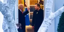 Caso Epstein, Musk contro Trump: «Pubblicate i file come promesso». I malumori dei Maga, i consensi in calo e la "bomba" pronta a esplodere