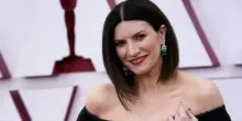 Laura Pausini, dai ricavi dimezzati alla perdita di 1,2 milioni di euro in bilancio e la chiusura della sua società negli Usa: anno nero per la cantante