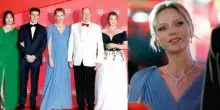 Charlene di Monaco al Ballo della Croce Rossa il (primo) discorso per Alberto. I look: la figlia di Stephanie e l'omaggio a nonna Grace Kelly