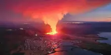 Paura in Islanda, il vulcano di Sundhnukur erutta e gli abitanti di Grindavik vengono evacuati: oltre 130 scosse di terremoto