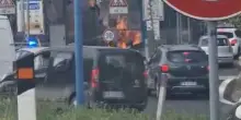 Napoli, incendio al casello dei Camaldoli: a fuoco auto in transito, nessun ferito