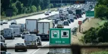 Traffico da bollino rosso nel weekend, inizia l'esodo per gli italiani: quali strade e orari evitare prima di partire per le vacanze