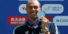 Mondiali di nuoto, Paltrinieri conquista l'argento nella 5km (con un dito rotto): «È stata la gara più dura della mia carriera»