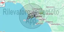 Terremoto a Napoli oggi, forte scossa di magnitudo 4.0 avvertita anche nella zona dei campi Flegrei. Gente in strada