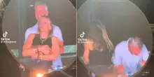 Amanti ripresi al concerto dei Coldplay, il Ceo Andy Byron e la dipendente Kristin Cabot sospesi dai loro incarichi