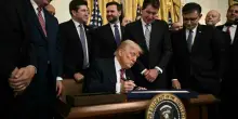 Trump e la «lettera oscena» a Epstein, il tycoon fa causa al Wsj e chiede da 10 miliardi al giornale e Murdoch